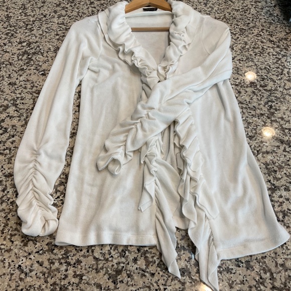 Cmm soft material, ruffled sweater. Ruched sleeves. Cream color. Size M - Picture 6 of 9